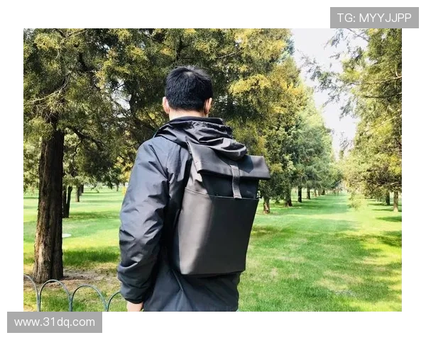 德国足球明星偏爱的背包款式解析与品牌选择