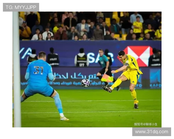 足球巨星经典动作瞬间再现 展现不朽技艺与无限魅力